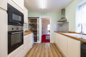 Kitchen- click for photo gallery